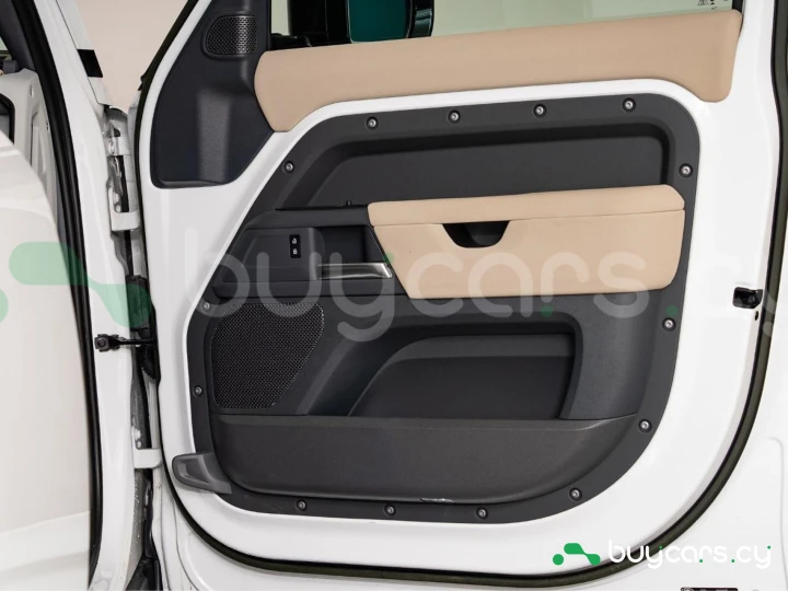 Land Rover Defender Белый