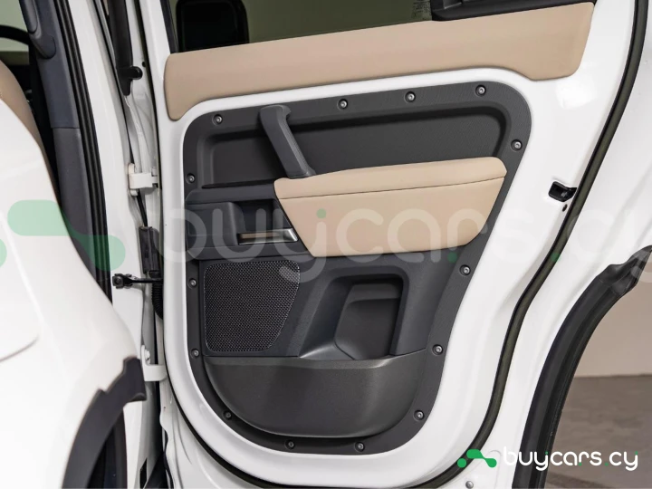 Land Rover Defender Белый