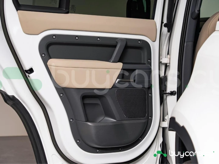 Land Rover Defender Белый