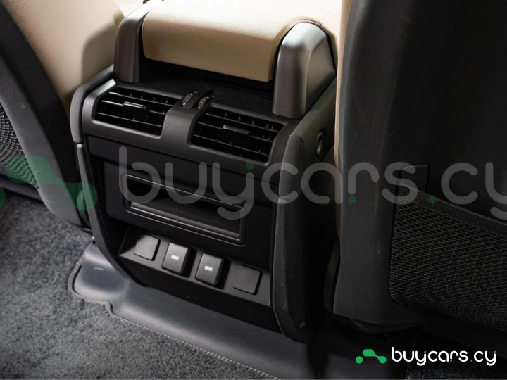 Land Rover Defender Белый