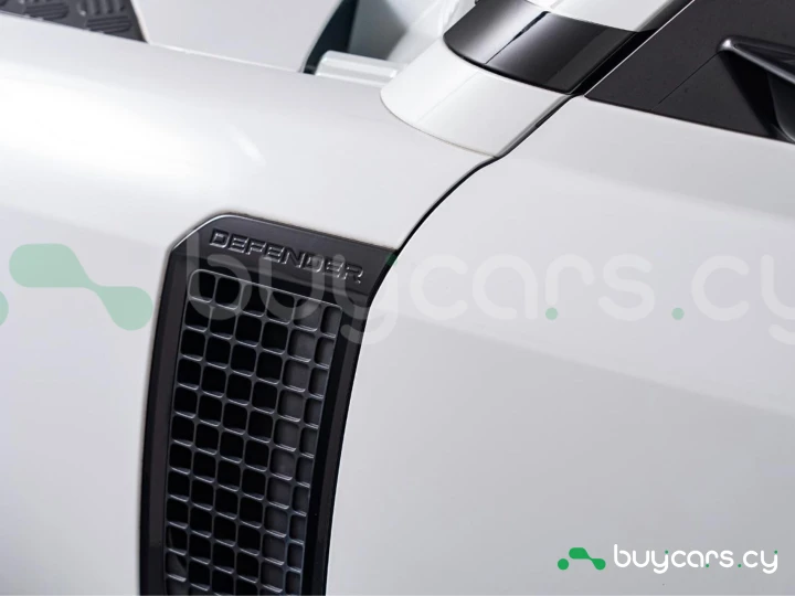 Land Rover Defender Белый