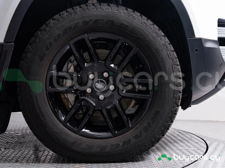 Land Rover Defender Белый