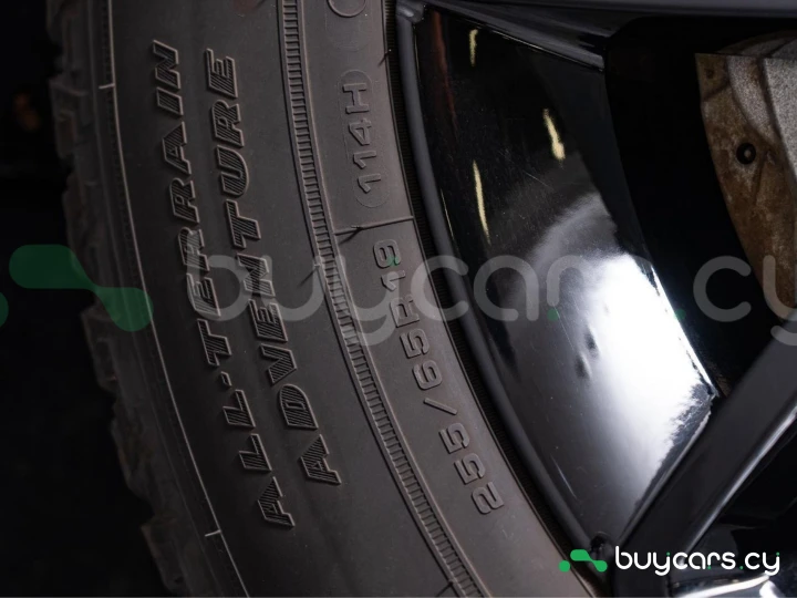 Land Rover Defender Белый