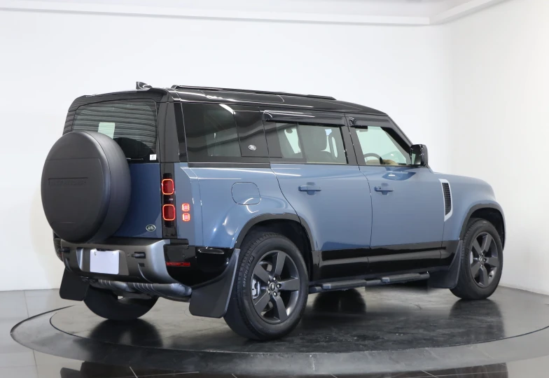 Land Rover Defender D300 Turbo, 2023 - 8