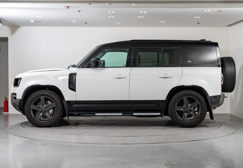 Land Rover Defender D300 Turbo, 2022 - 6