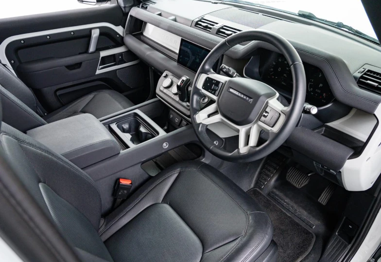 Land Rover Defender D300 Turbo, 2022 - 11
