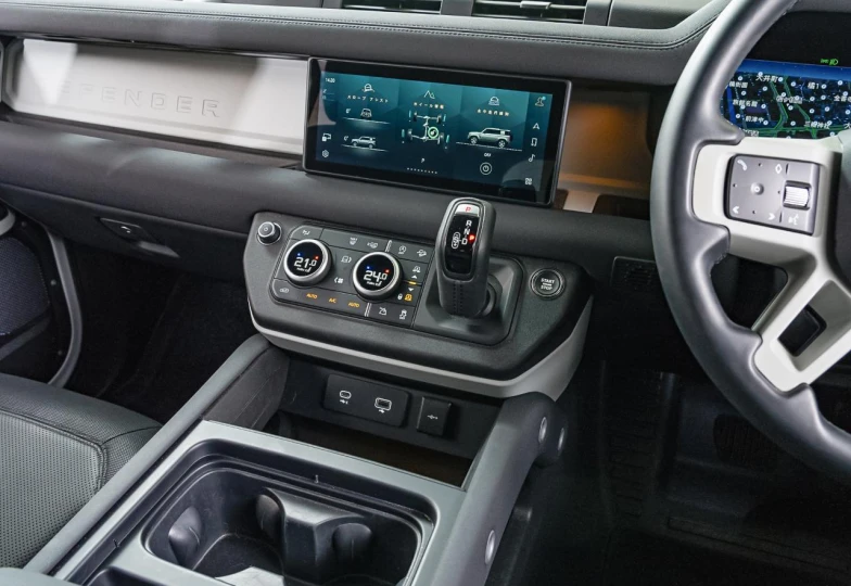 Land Rover Defender D300 Turbo, 2022 - 13