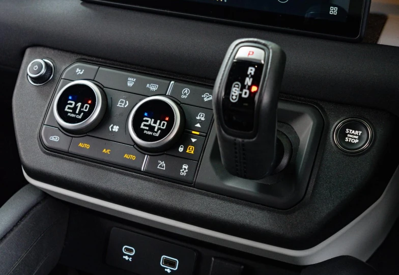 Land Rover Defender D300 Turbo, 2022 - 22