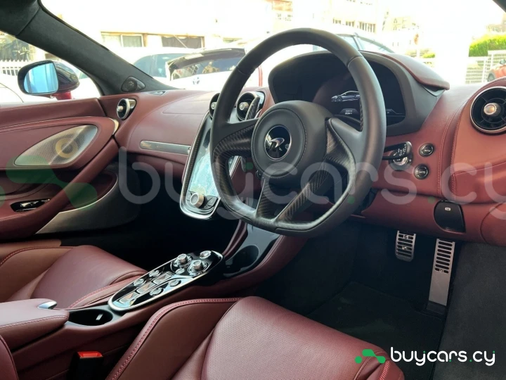 McLaren GT Красный