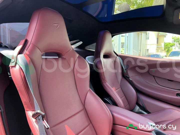 McLaren GT Красный