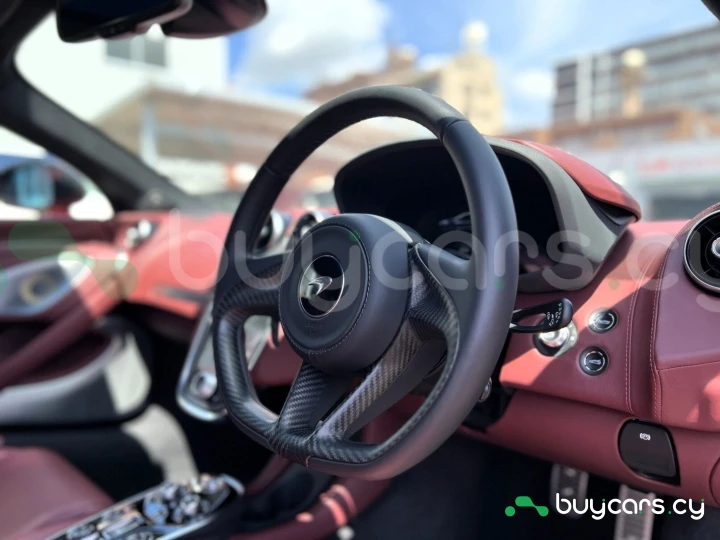 McLaren GT Красный