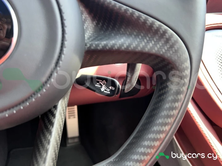 McLaren GT Красный