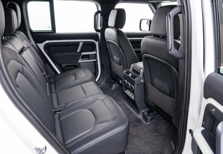 Land Rover Defender D300 Turbo, 2022 - 31