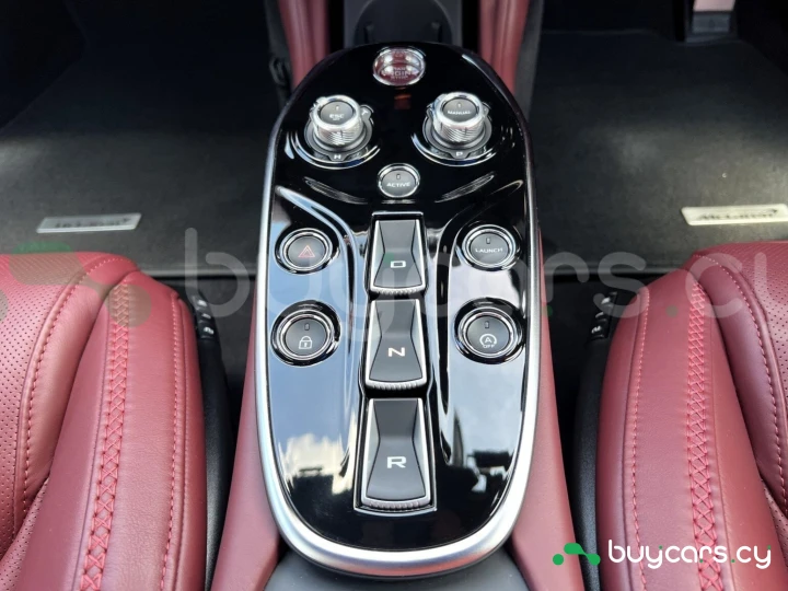 McLaren GT Красный