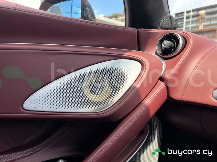 McLaren GT Красный