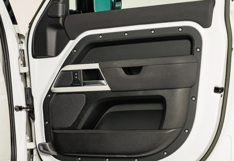 Land Rover Defender D300 Turbo, 2022 - 36