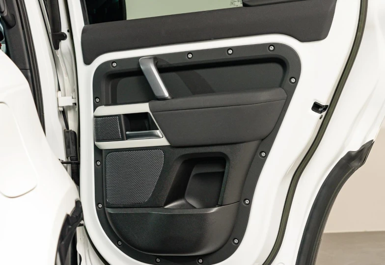 Land Rover Defender D300 Turbo, 2022 - 38