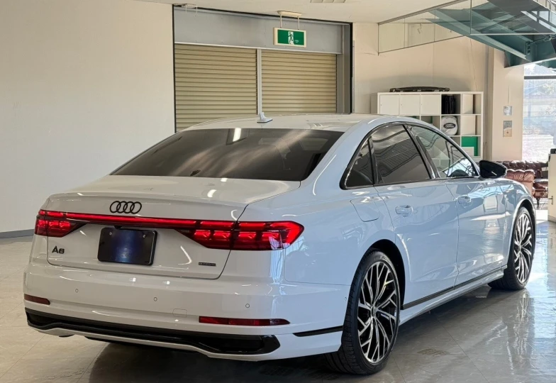 Audi A8 55 TFSI Quattro, 2022 - 8