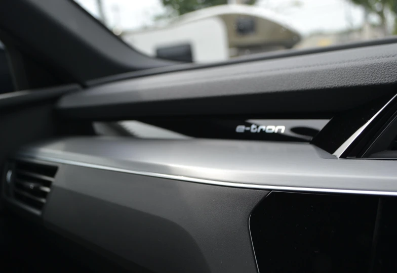 Audi Q8 e-tron 55 Quattro S Line, 2023 - 27