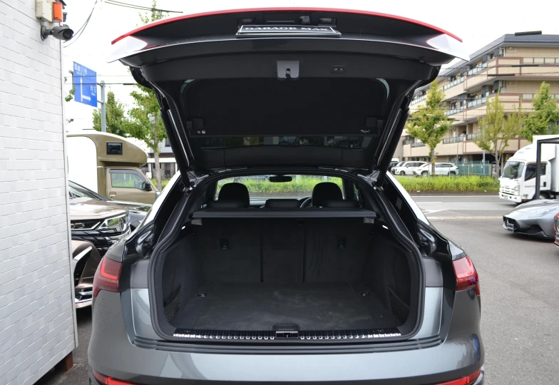 Audi Q8 e-tron 55 Quattro S Line, 2023 - 42