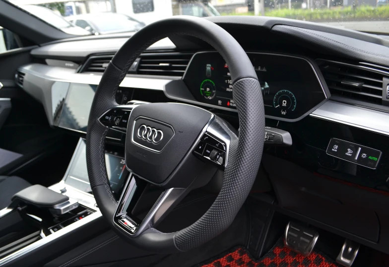 Audi Q8 e-tron 55 Quattro S Line, 2023 - 12