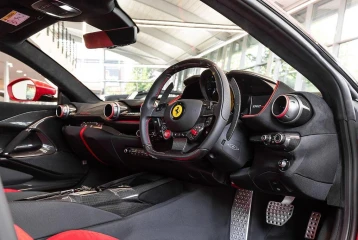 Ferrari 812 Competizione, 2022