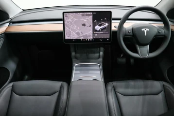 Tesla Model Y Long Range, 2025