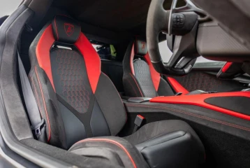 Lamborghini Revuelto , 2024