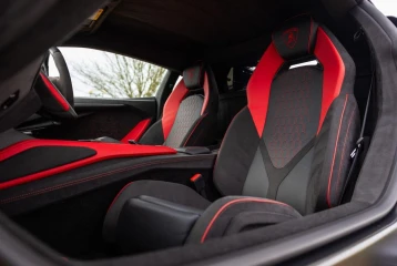 Lamborghini Revuelto , 2024