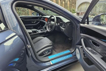 Bentley Flying Spur Azure, 2023