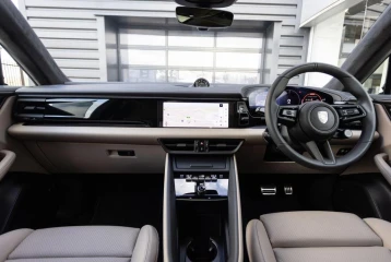 Porsche Macan Turbo, 2025