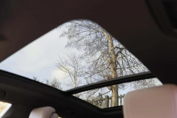 Porsche Macan , 2025