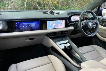 Porsche Macan Turbo, 2024