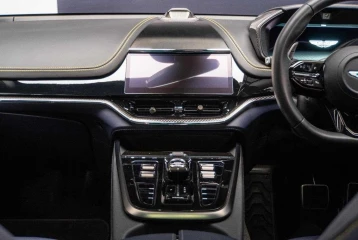 Aston Martin DBX 707, 2024