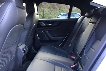 Jaguar XE D200 R-Dynamic HSE Black, 2024