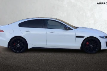 Jaguar XE D200 R-Dynamic HSE Black, 2024