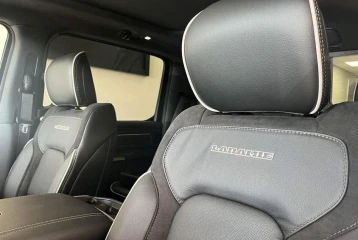 Dodge RAM 1500 Laramie Night Edition, 2025