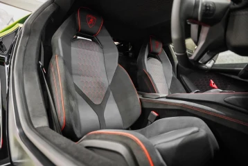 Lamborghini Revuelto , 2024