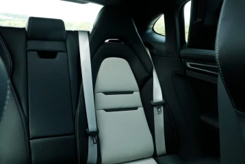 Porsche Panamera V8 GTS, 2025