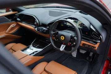 Ferrari Purosangue , 2024