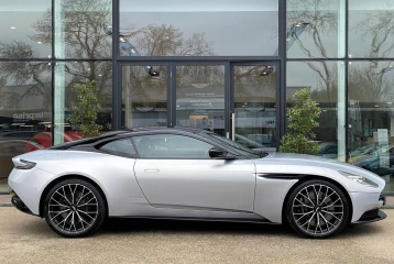 Aston Martin DB11 V8, 2023
