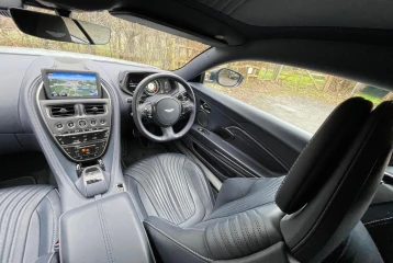 Aston Martin DB11 V8, 2023