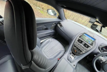 Aston Martin DB11 V8, 2023