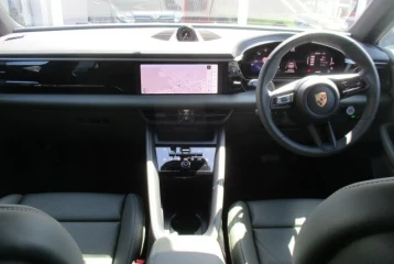 Porsche Macan 4, 2025