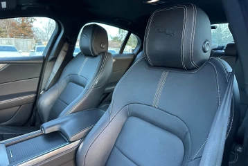 Jaguar XE P250 R-Dynamic SE, 2023