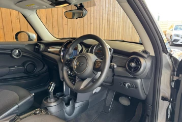 Mini Hatch 3-door Cooper DCT, 2024