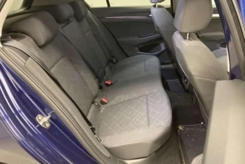 Volkswagen Golf 1.0 eTSI Active, 2022
