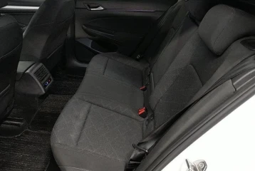 Volkswagen Golf Variant 1.0 eTSI Active, 2022