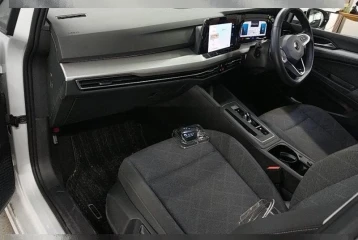 Volkswagen Golf Variant 1.0 eTSI Active, 2022