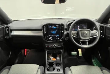 Volvo XC40 Plus B3, 2022